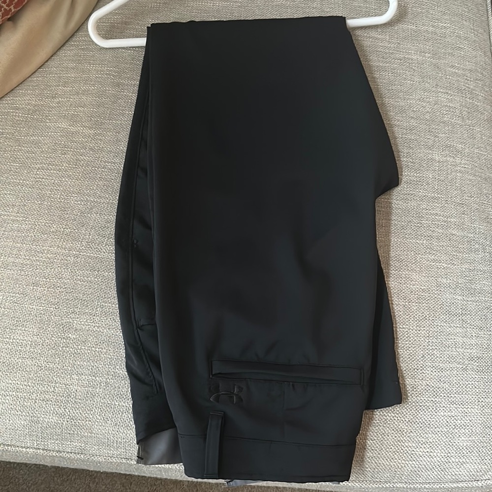 Like New Black 36 x 32 Under Armour Loose Fit Golf/Work pants.